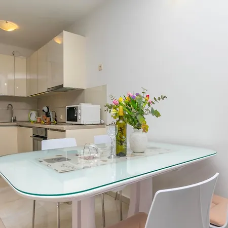 Ivanka Apartment Omis