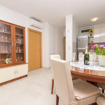 Ivanka Apartment Omis