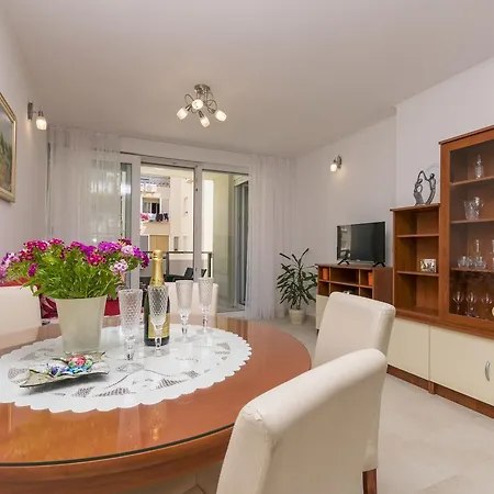 Ivanka Apartment *